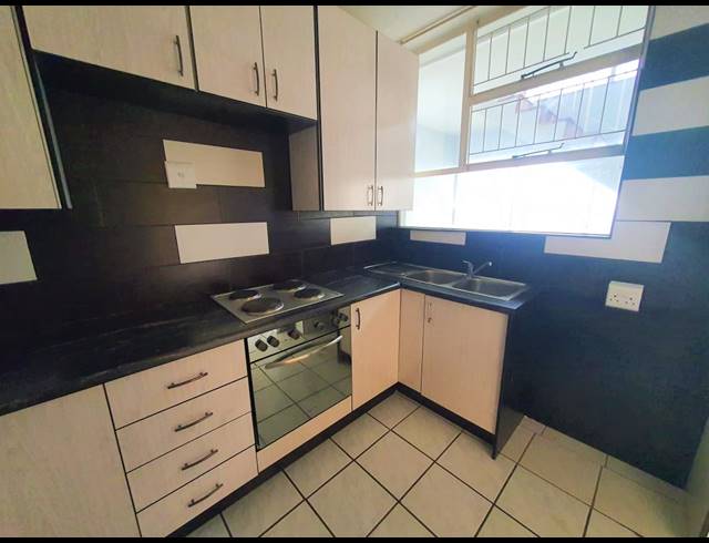 1.5 BEDROOM APARTMENT TO LET IN TOWNSEND ESTATE